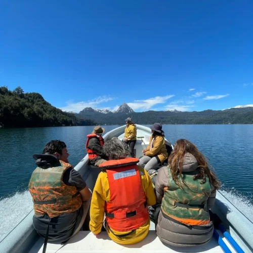 PASEO EN BOTE EN EL LAGO HUISHUE