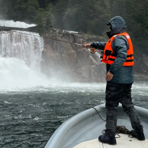 PESCA DEPORTIVA EN BOTE EN EL LAGO HUISHUE 4